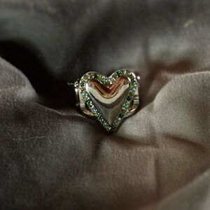 NWT beautiful Heart Ring